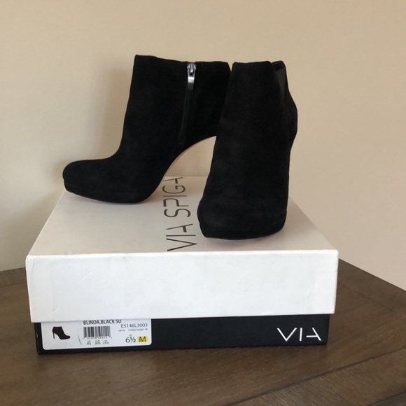 LIKE NEW {Via Spiga} Blinda Suede Black Booties. Size 6.5. - Picture 2 of 8